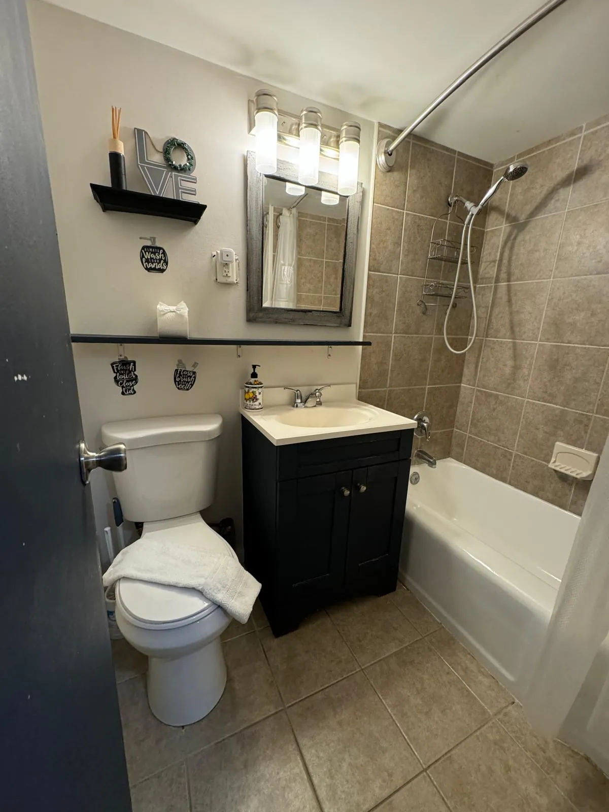Bathroom surfaces refreshed — real LOOM cleaning work