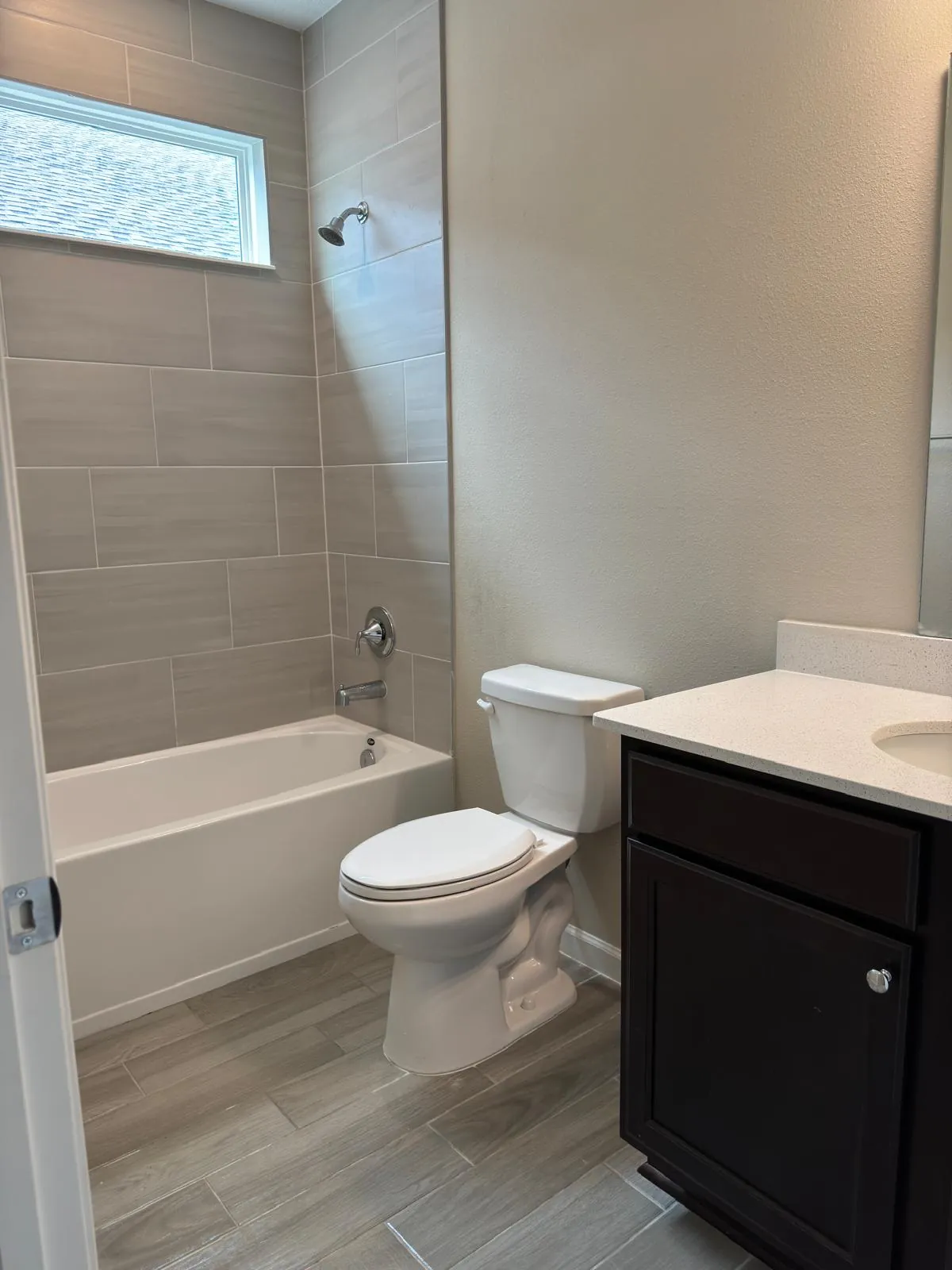 Tile, tub and fixtures renewed — real LOOM cleaning work