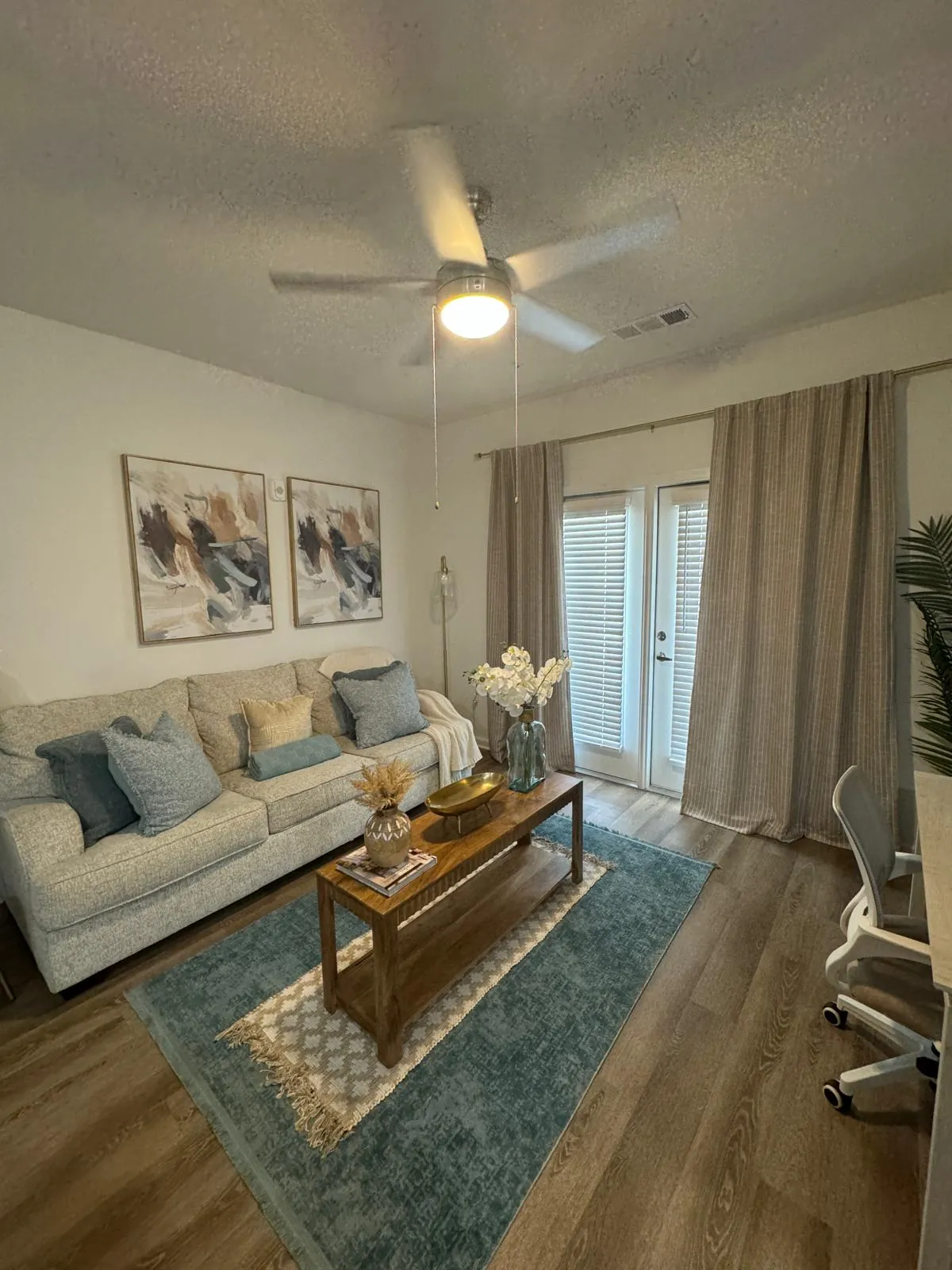 A Jacksonville living space kept consistently clean with recurring LOOM visits